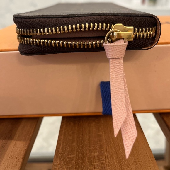 Authentic Louis Vuitton clemence wallet monogram/ rose ballerine. - Picture 3 of 9